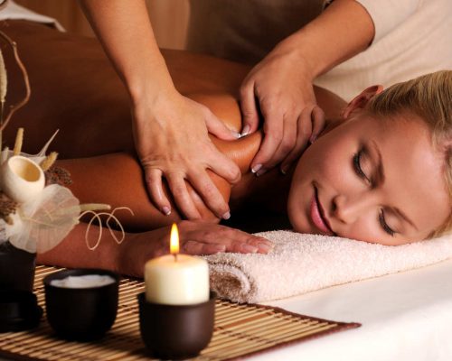 masseur-doing-massage-female-shoulder-beauty-salon_Easy-Resize.com